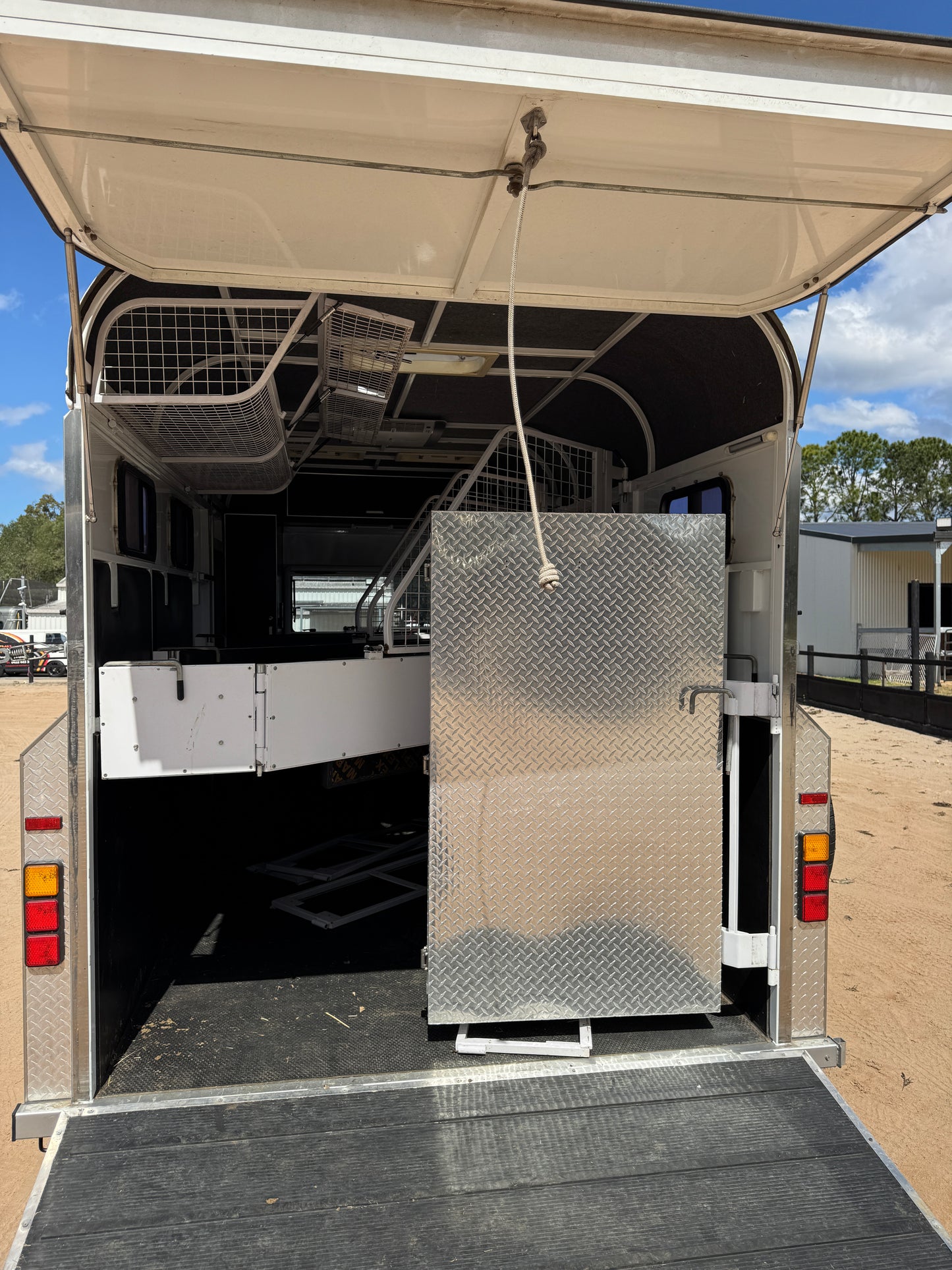 Second Hand 2HAL-L860 SN Prestige Series Deluxe Package