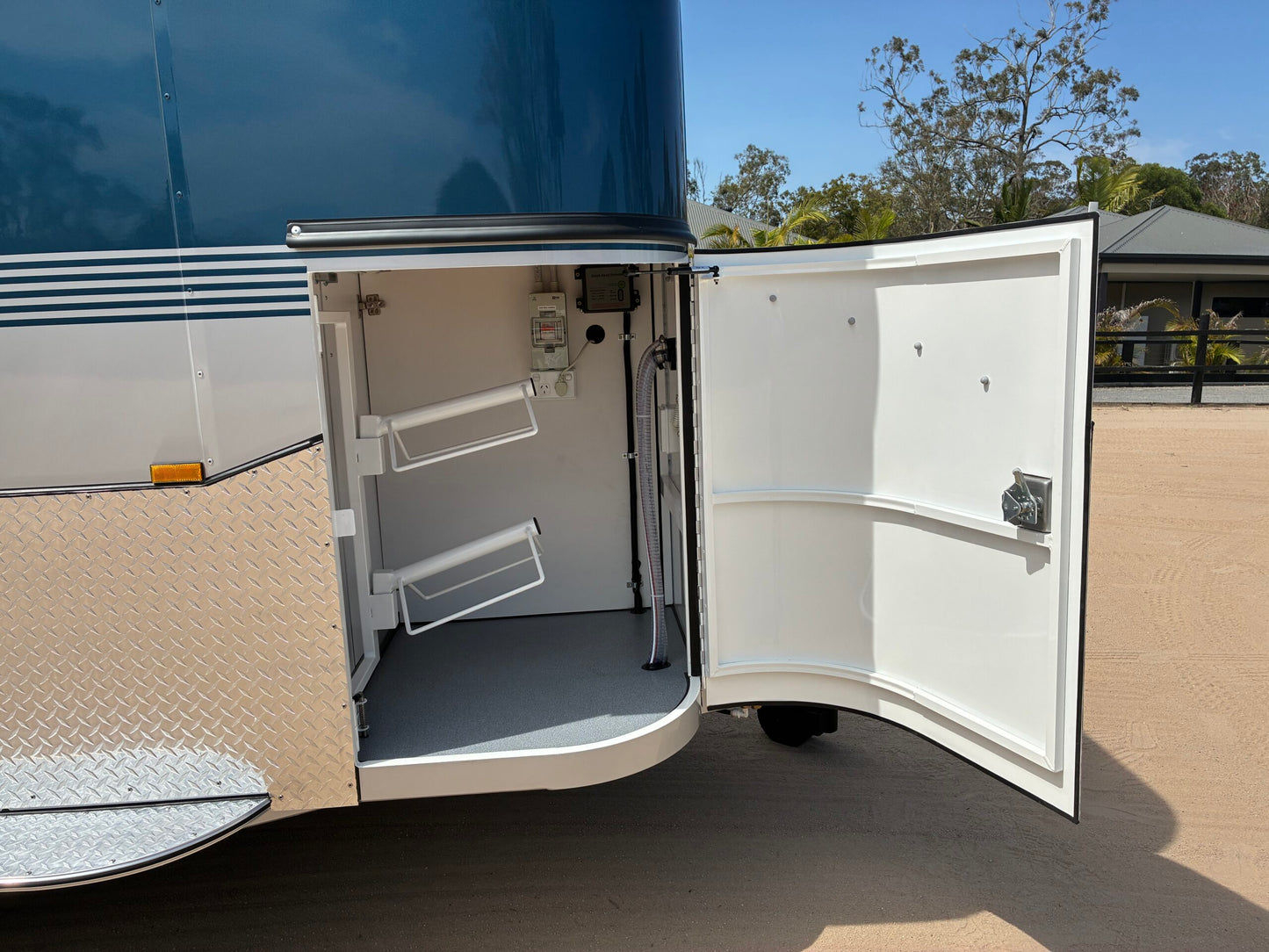 2HSL-L600 SN Prestige Series Deluxe Package