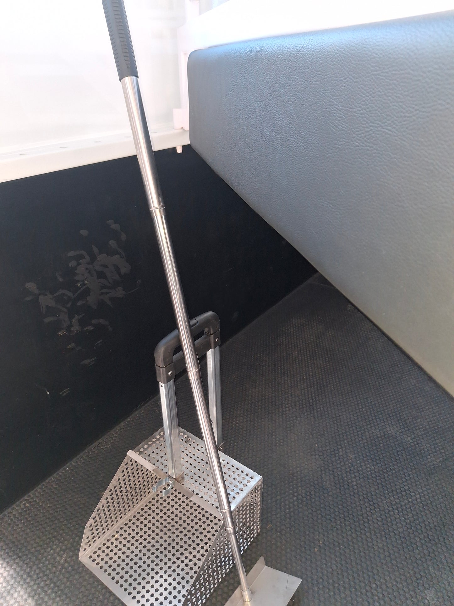 Manure Scooper - New model with telescopic handles!!