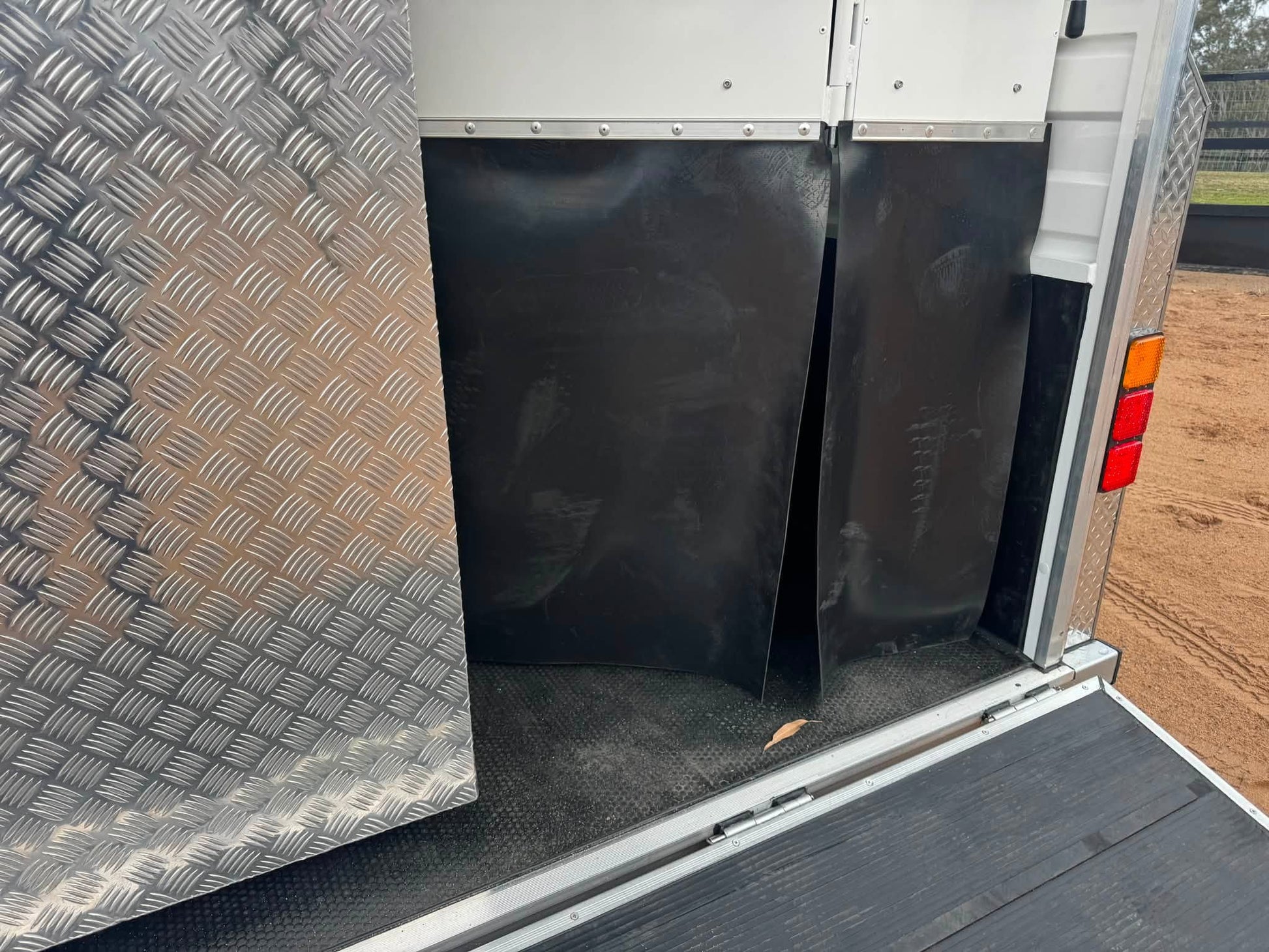 ICON 2HAL-S SN Epic Series Standard Package (281.B) – EuroEquestrian ICON horse float
