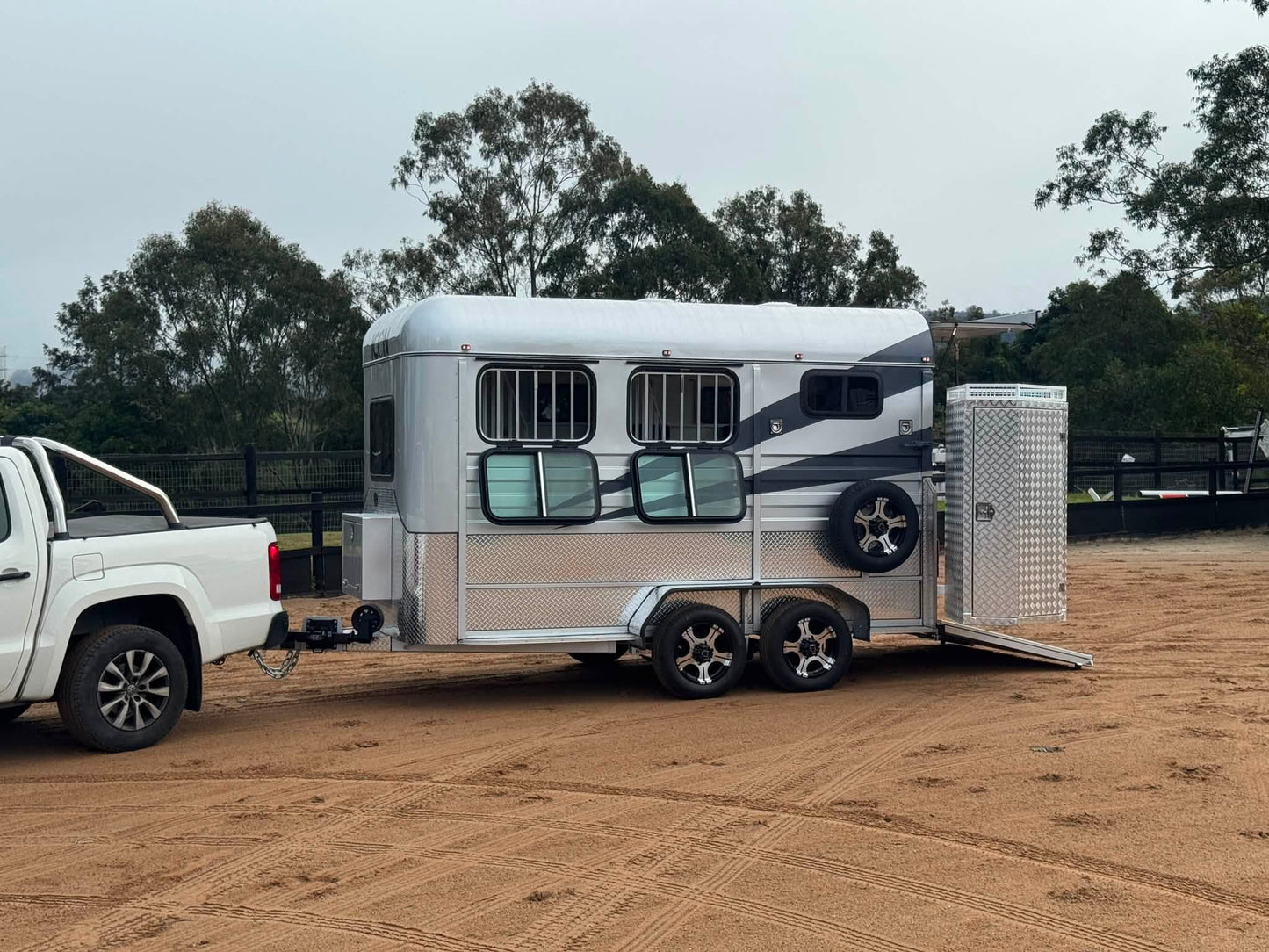 ICON 2HAL-S SN Epic Series Standard Package (281.B) – EuroEquestrian ICON horse float