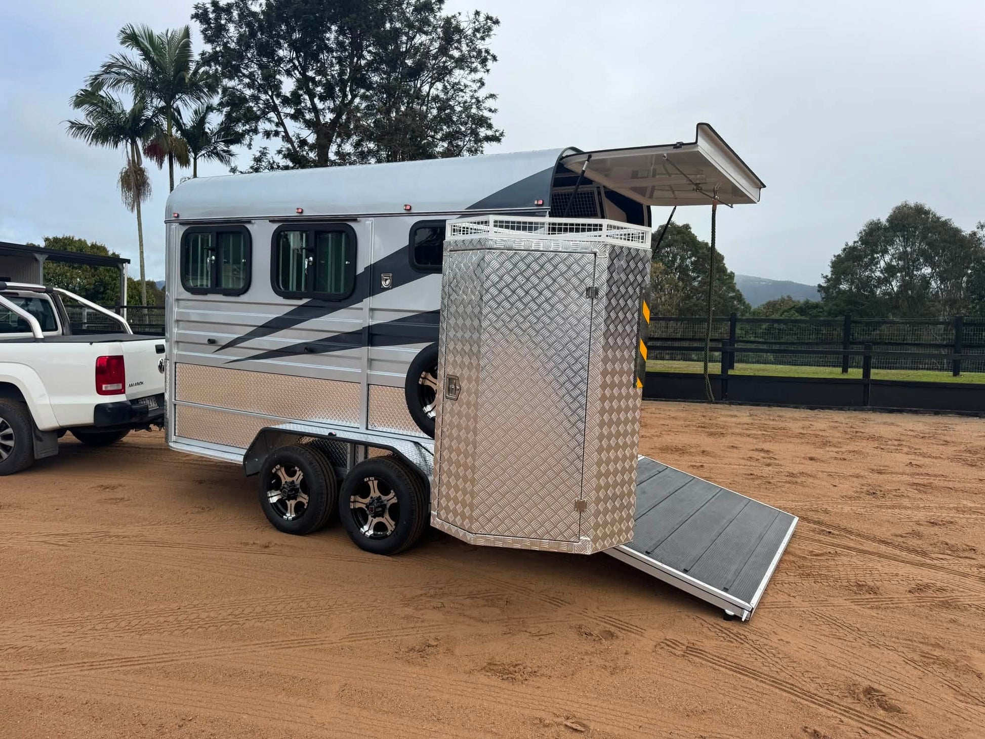 ICON 2HAL-S SN Epic Series Standard Package (281.B) – EuroEquestrian ICON horse float