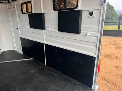 ICON 2HAL-S SN Epic Series Standard Package (281.B) – EuroEquestrian ICON horse float