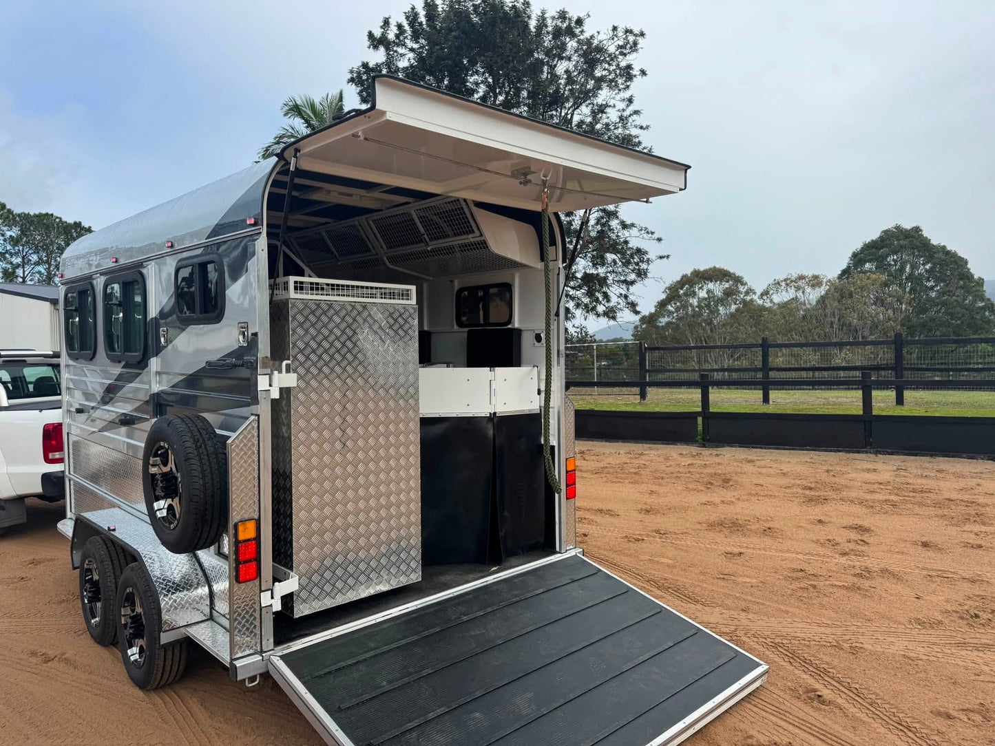 ICON 2HAL-S SN Epic Series Standard Package (281.B) – EuroEquestrian ICON horse float