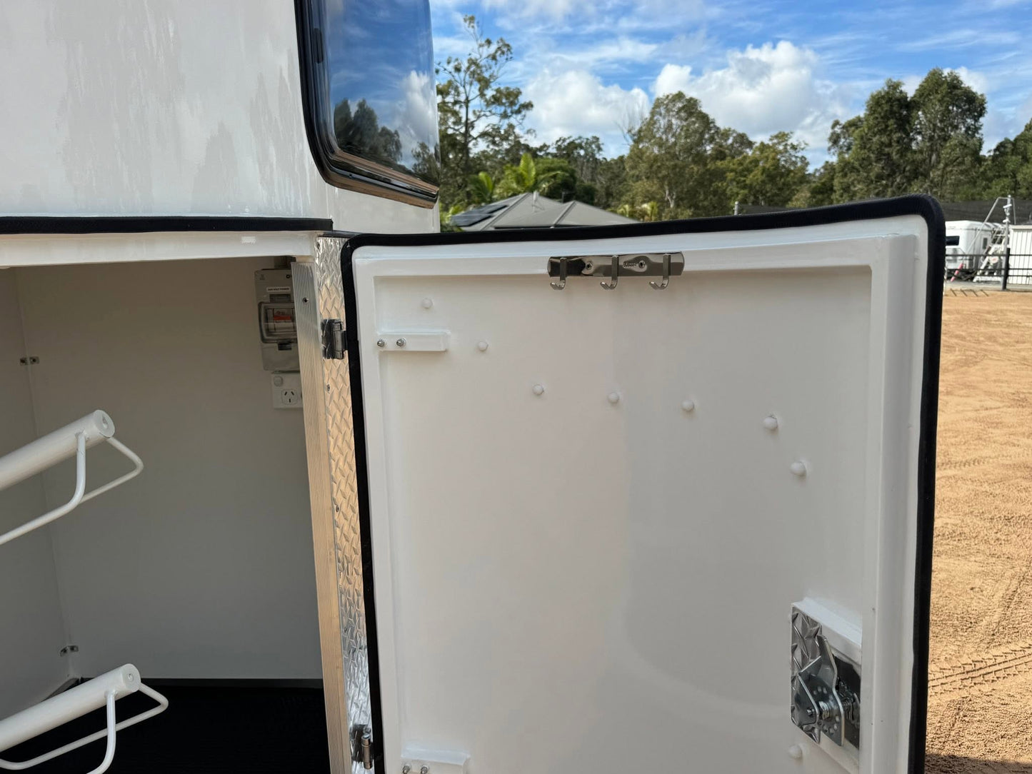 ICON 2HSL-L400 Wide Bay 2026 Model
