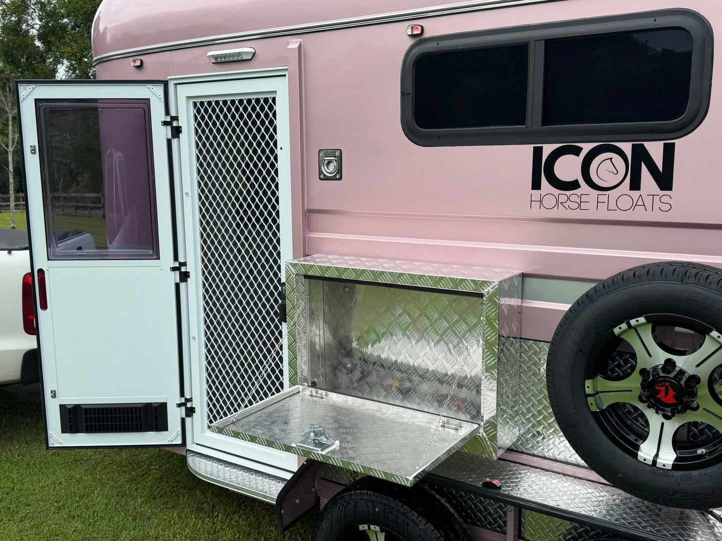 ICON 2HSL-L400 Wide Bay 2026 Model (280.B)