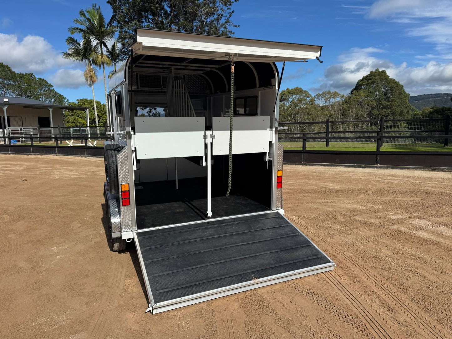 ICON 2HSL-L400 Wide Bay 2026 Model