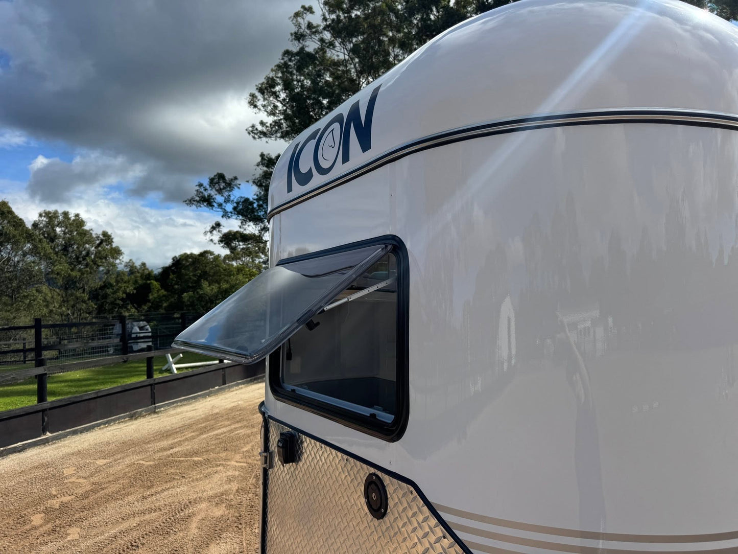 ICON 2HSL-L400 Wide Bay 2026 Model