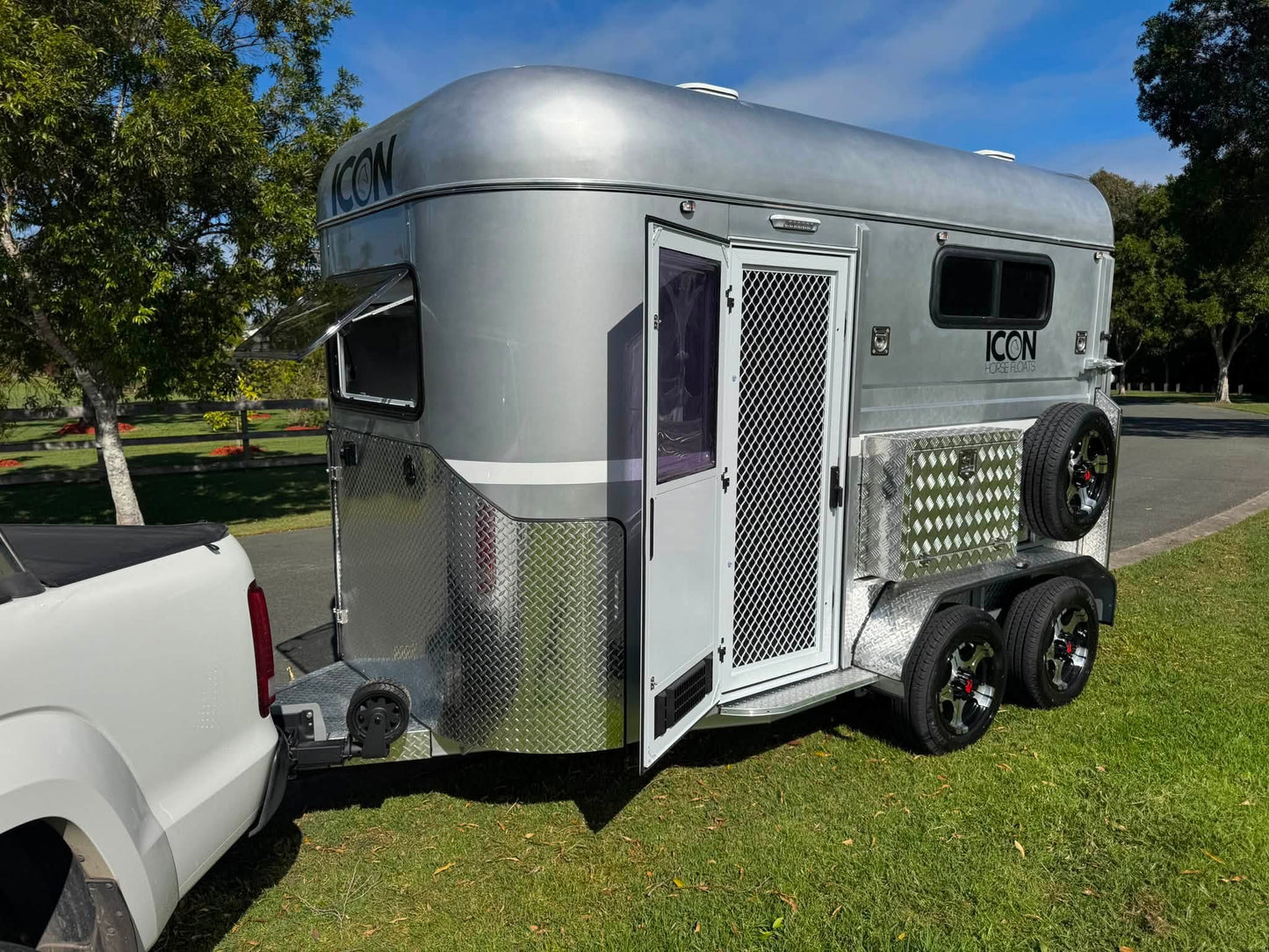 EuroEquestrian 2HSL-L400 Wide Bay ICON Series 2026 - 2 Horse Straight Load