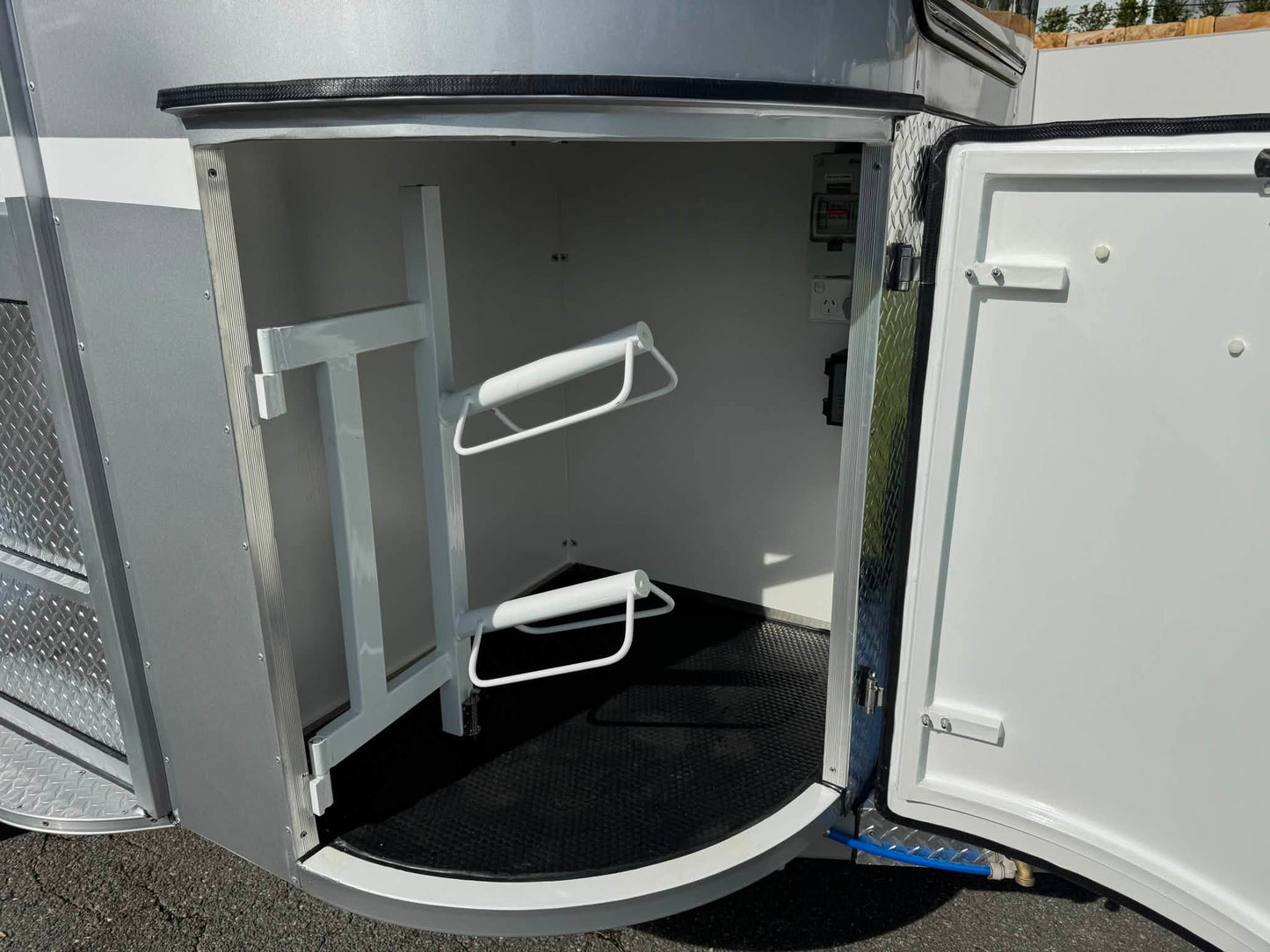 EuroEquestrian 2HSL-L400 Wide Bay ICON Series 2026 - 2 Horse Straight Load