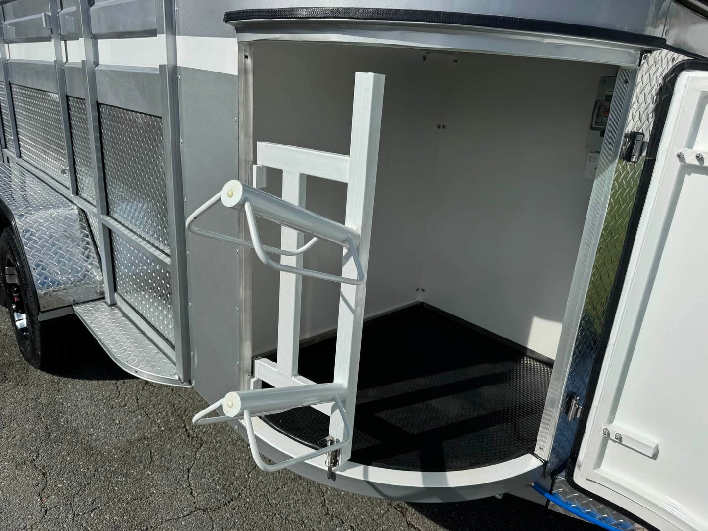 EuroEquestrian 2HSL-L400 Wide Bay ICON Series 2026 - 2 Horse Straight Load