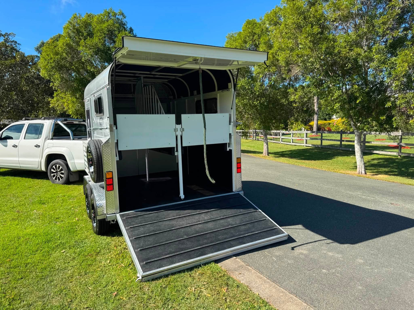 EuroEquestrian 2HSL-L400 Wide Bay ICON Series 2026 - 2 Horse Straight Load