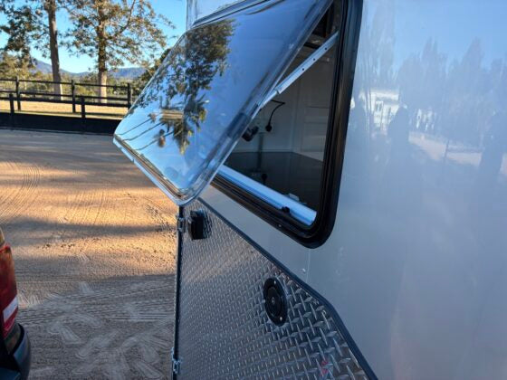 2HSL-L600 SN Classic Series Deluxe Package