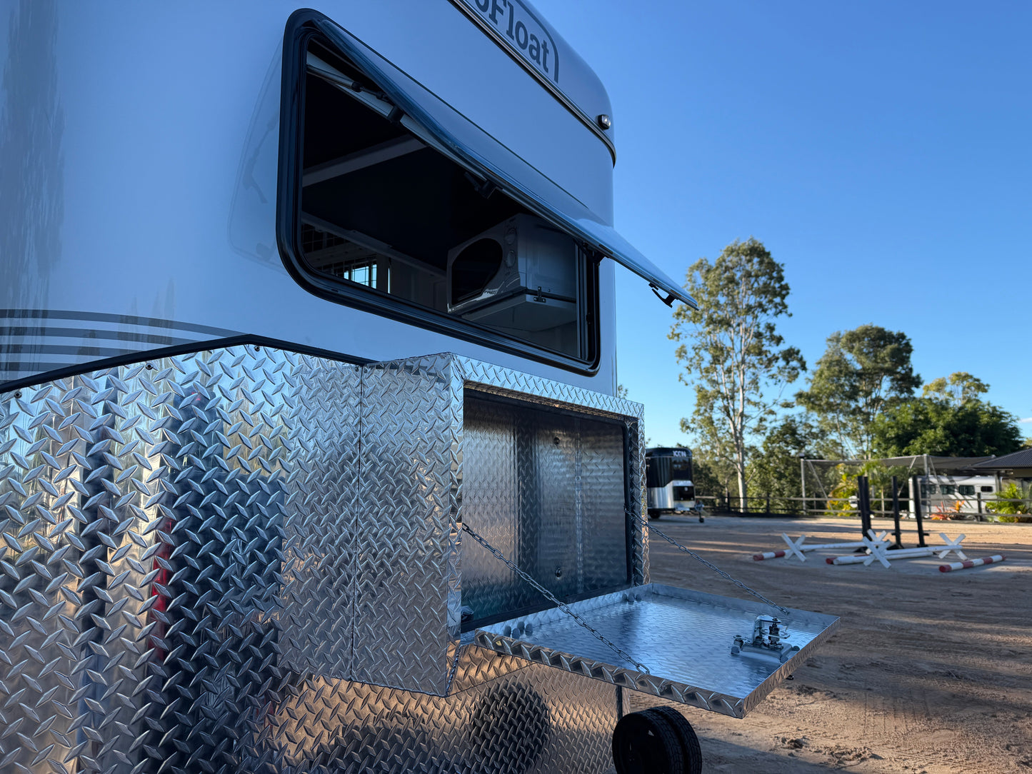 EuroFloat 2HAL-L860 SN Eventer Prestige Series Deluxe Package