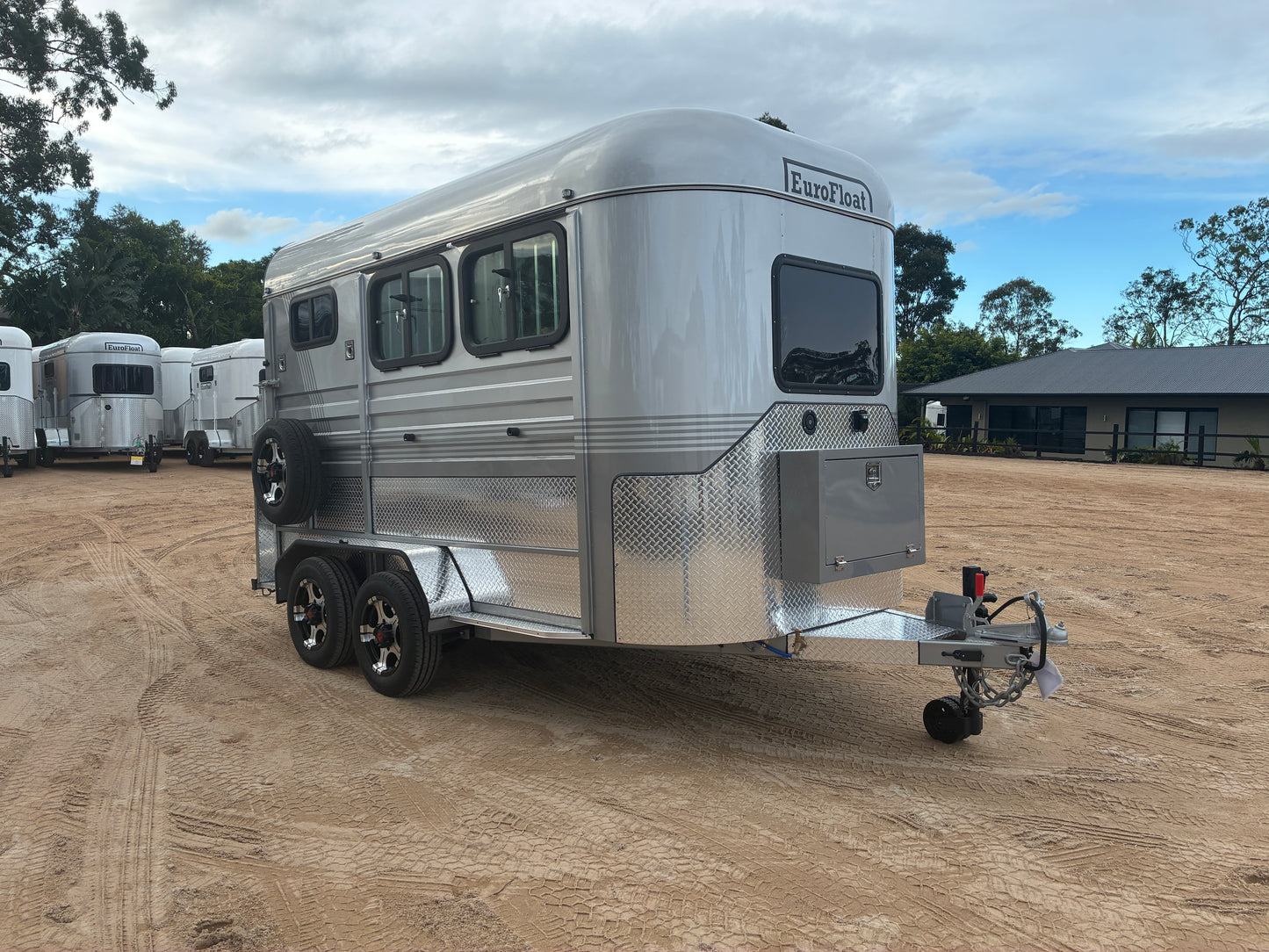 2HAL-L600 SN Classic Series Deluxe Package