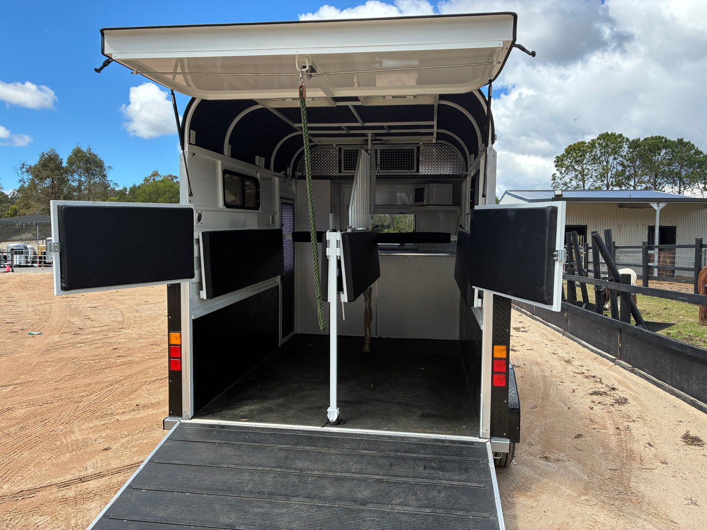 2HSL-L600 SN Classic Series Deluxe Package