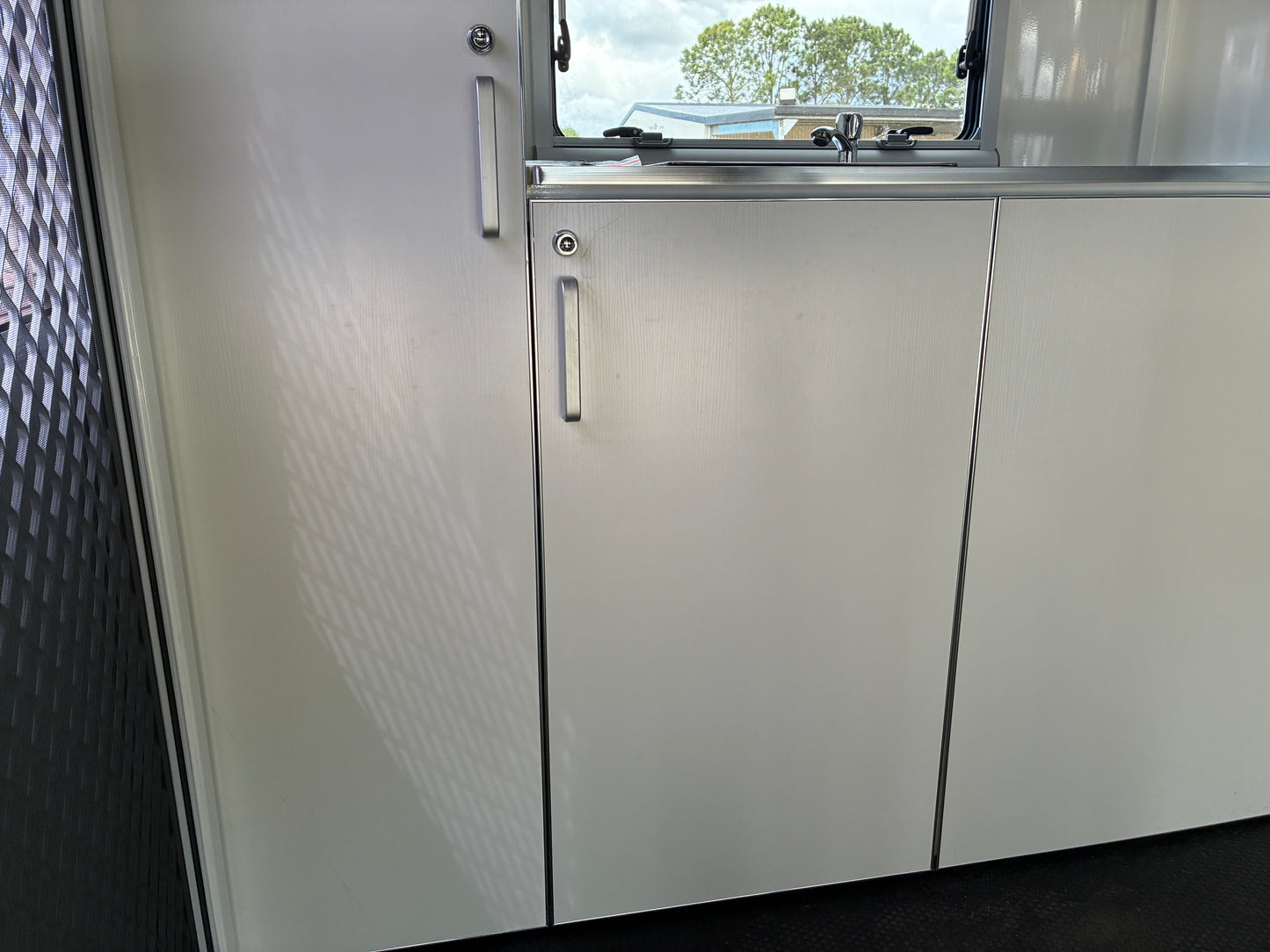 2HSL-L600 SN Classic Series Deluxe Package