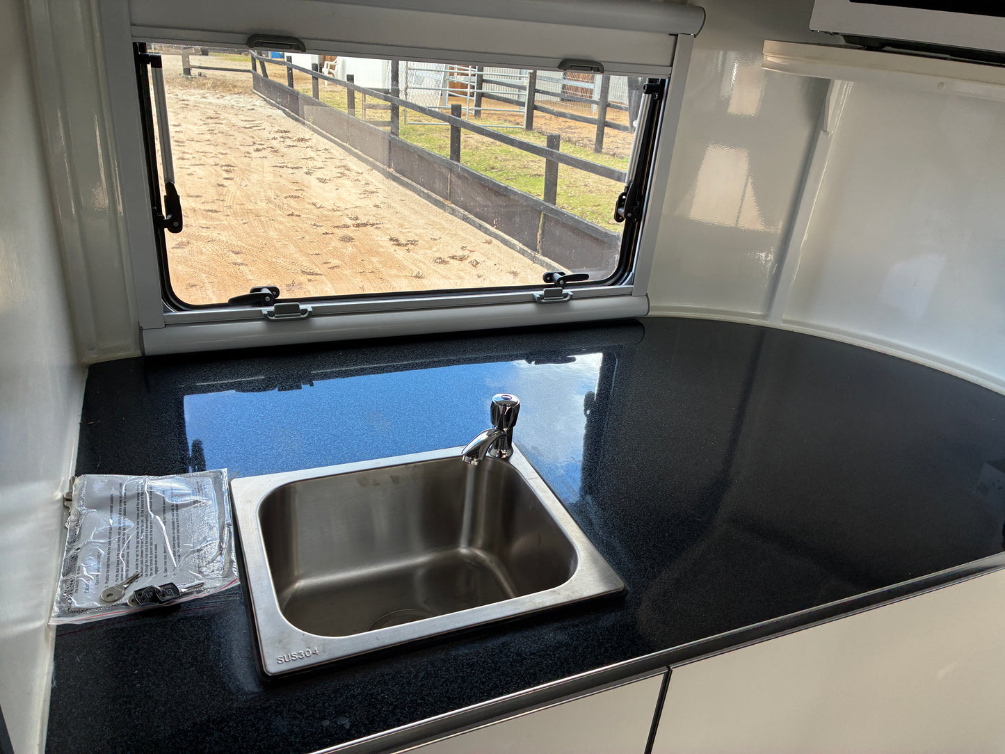 2HSL-L600 SN Classic Series Deluxe Package