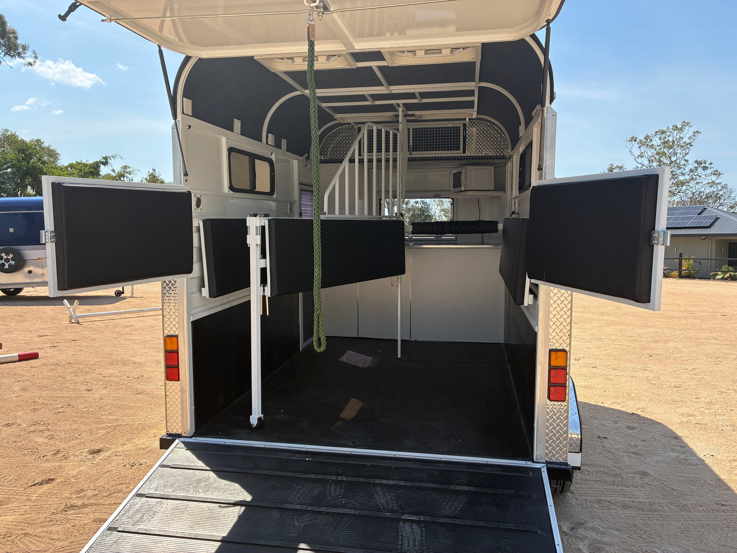 2HSL-L600 SN Classic Series Deluxe Package