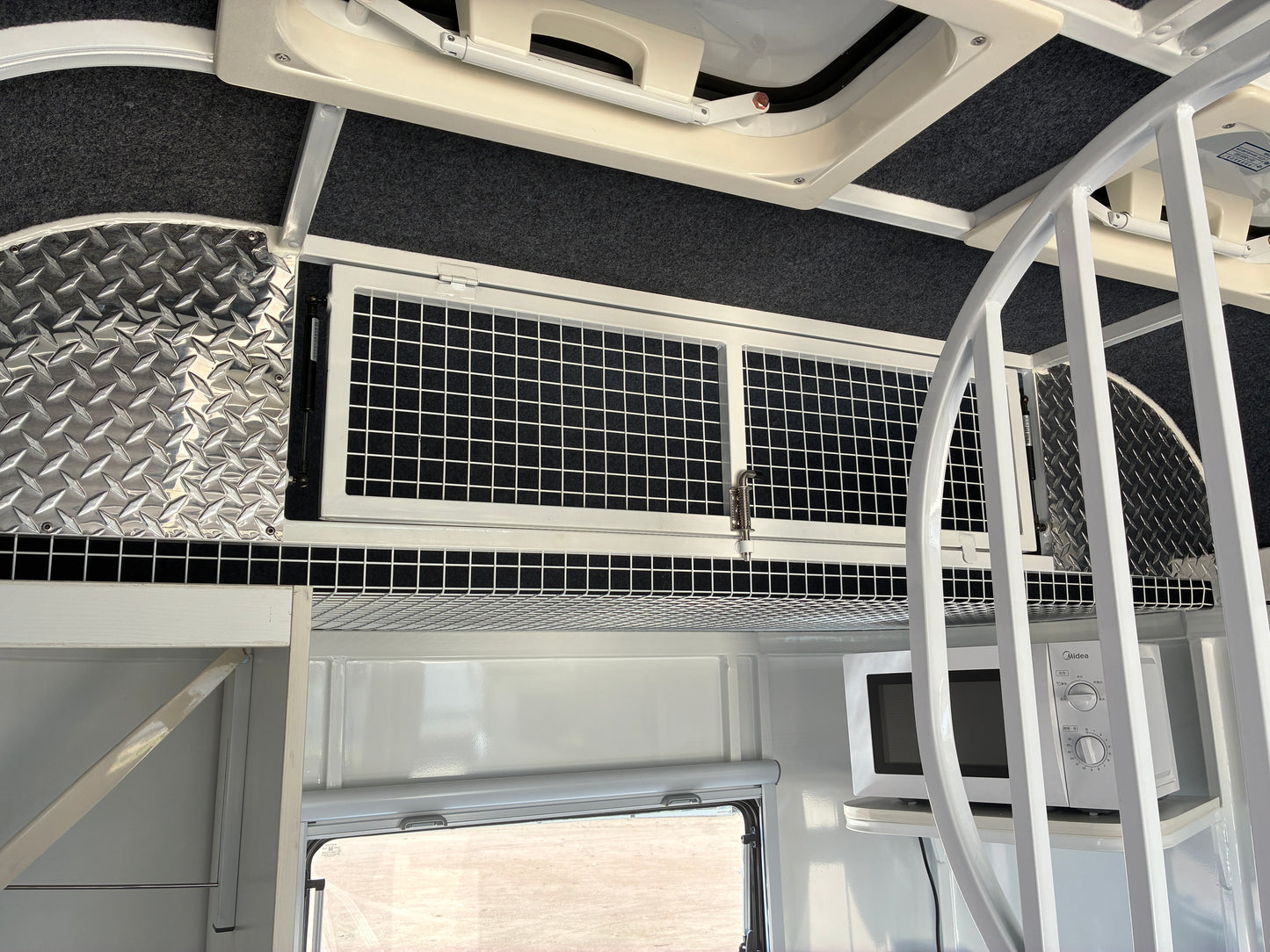 2HSL-L600 SN Classic Series Deluxe Package