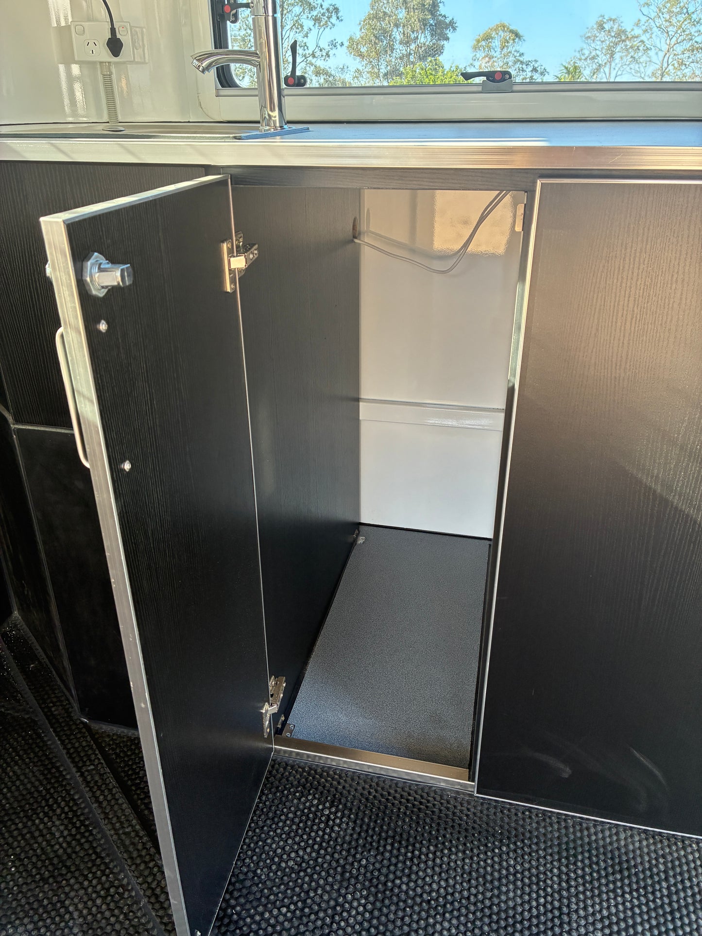 2HAL-L600 SN Prestige Series Deluxe Package