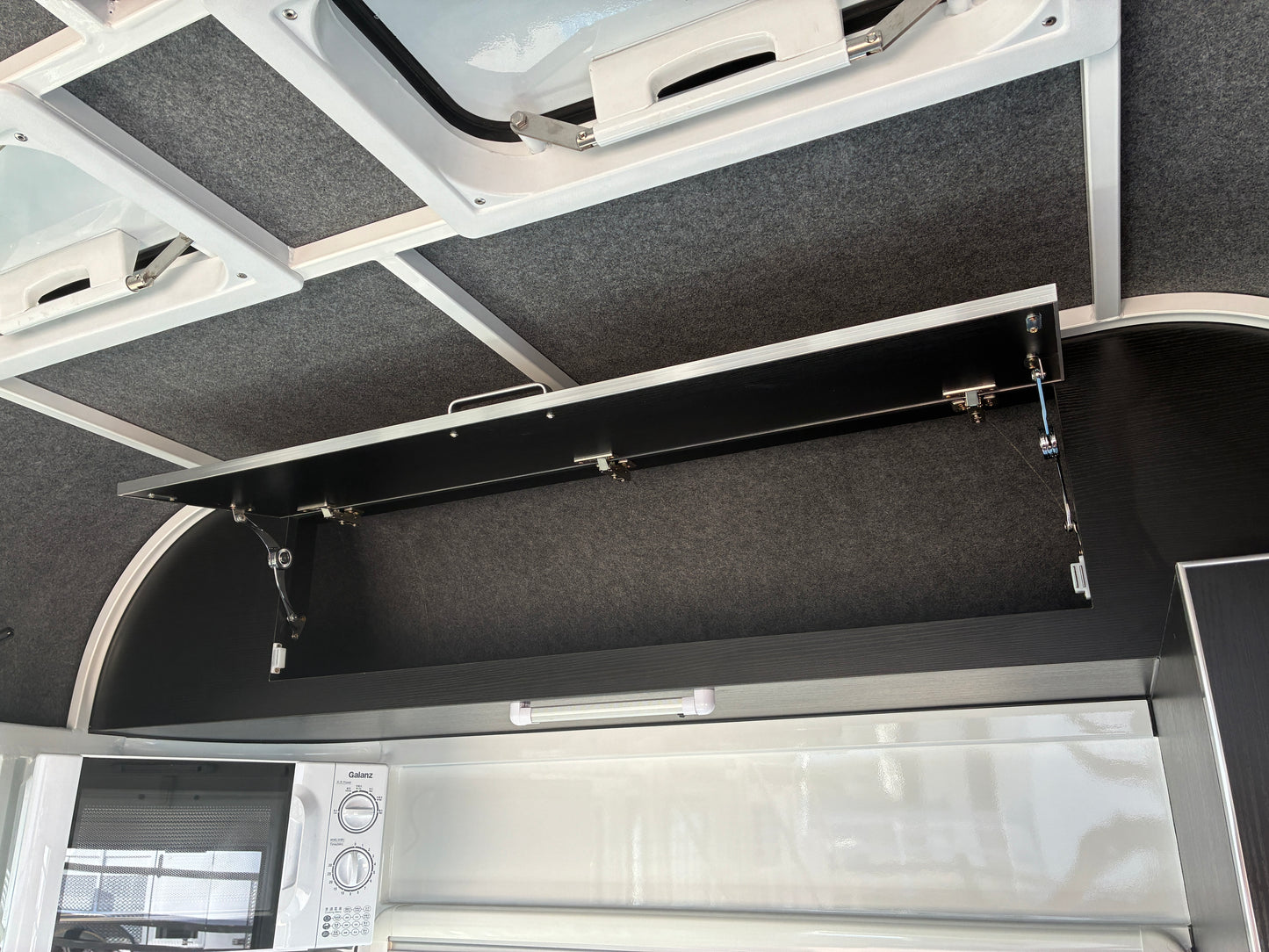 2HAL-L600 SN Prestige Series Deluxe Package