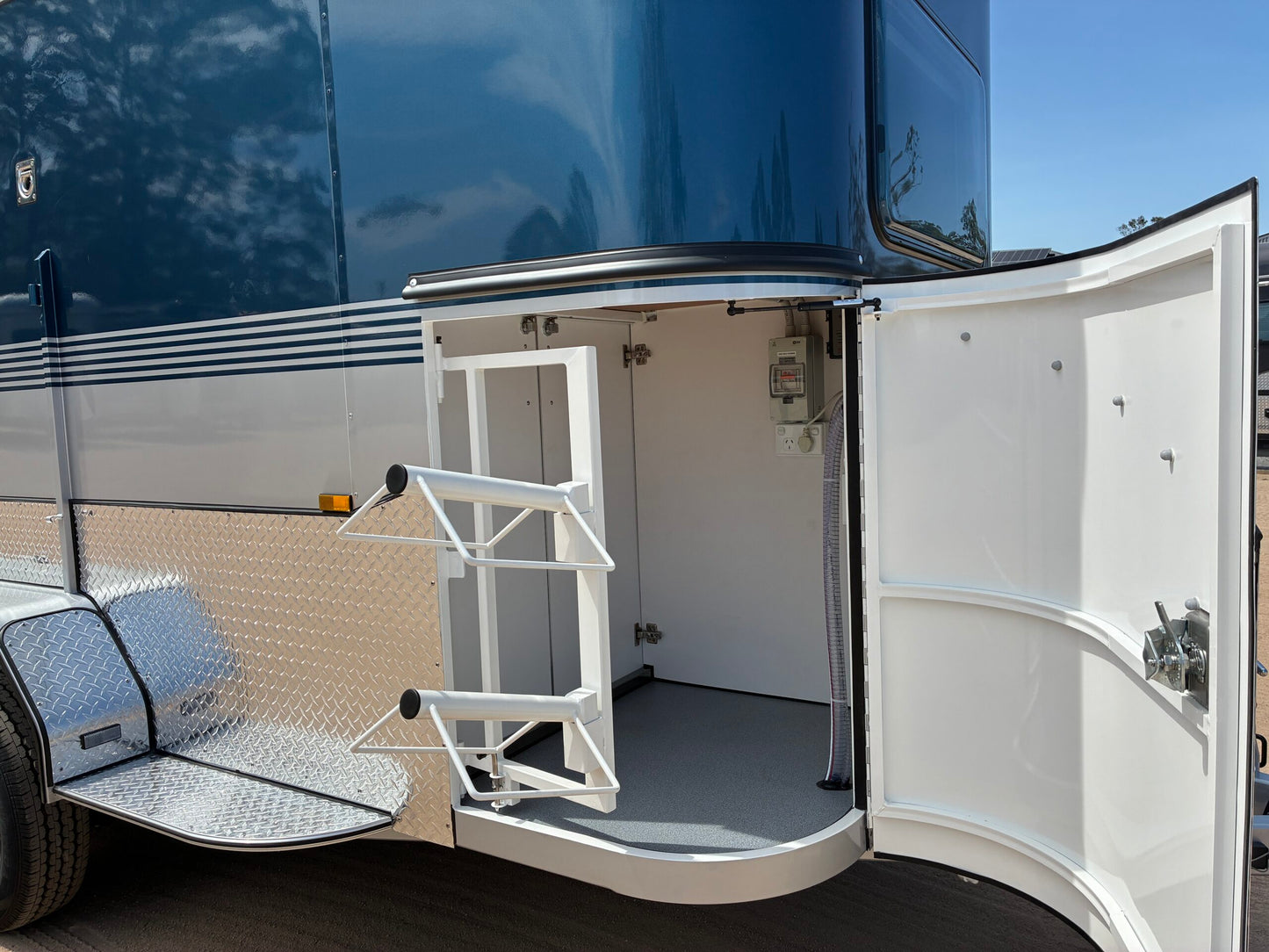 2HSL-L600 SN Prestige Series Deluxe Package