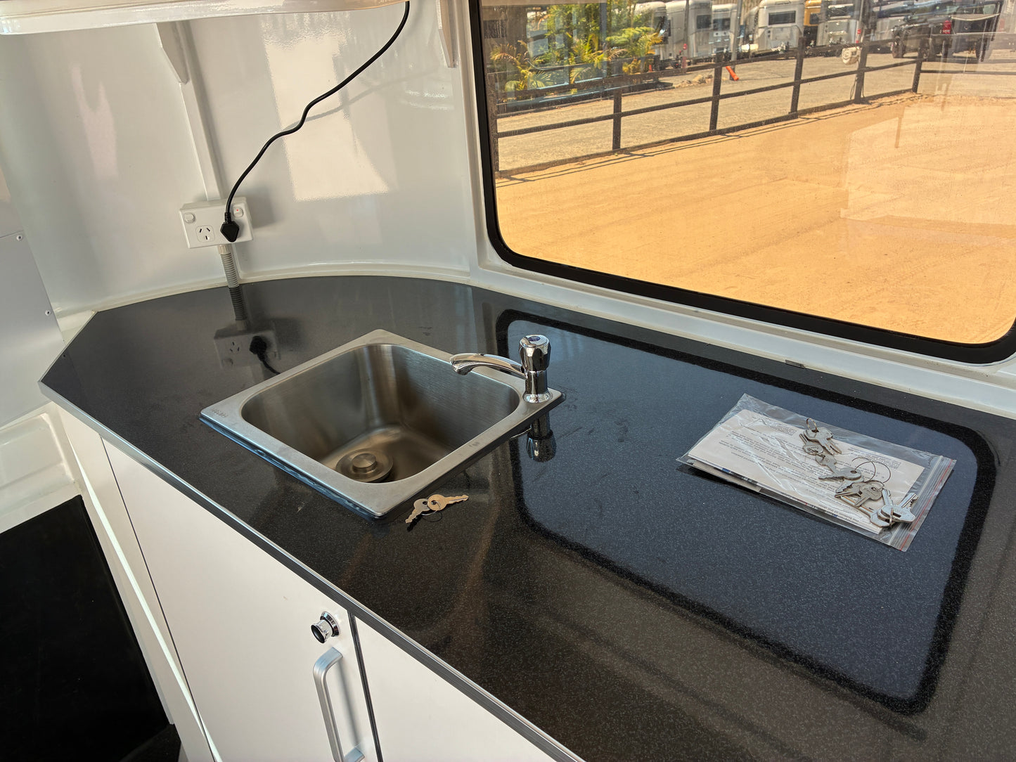 2HAL-L600 SN Classic Series Deluxe Package