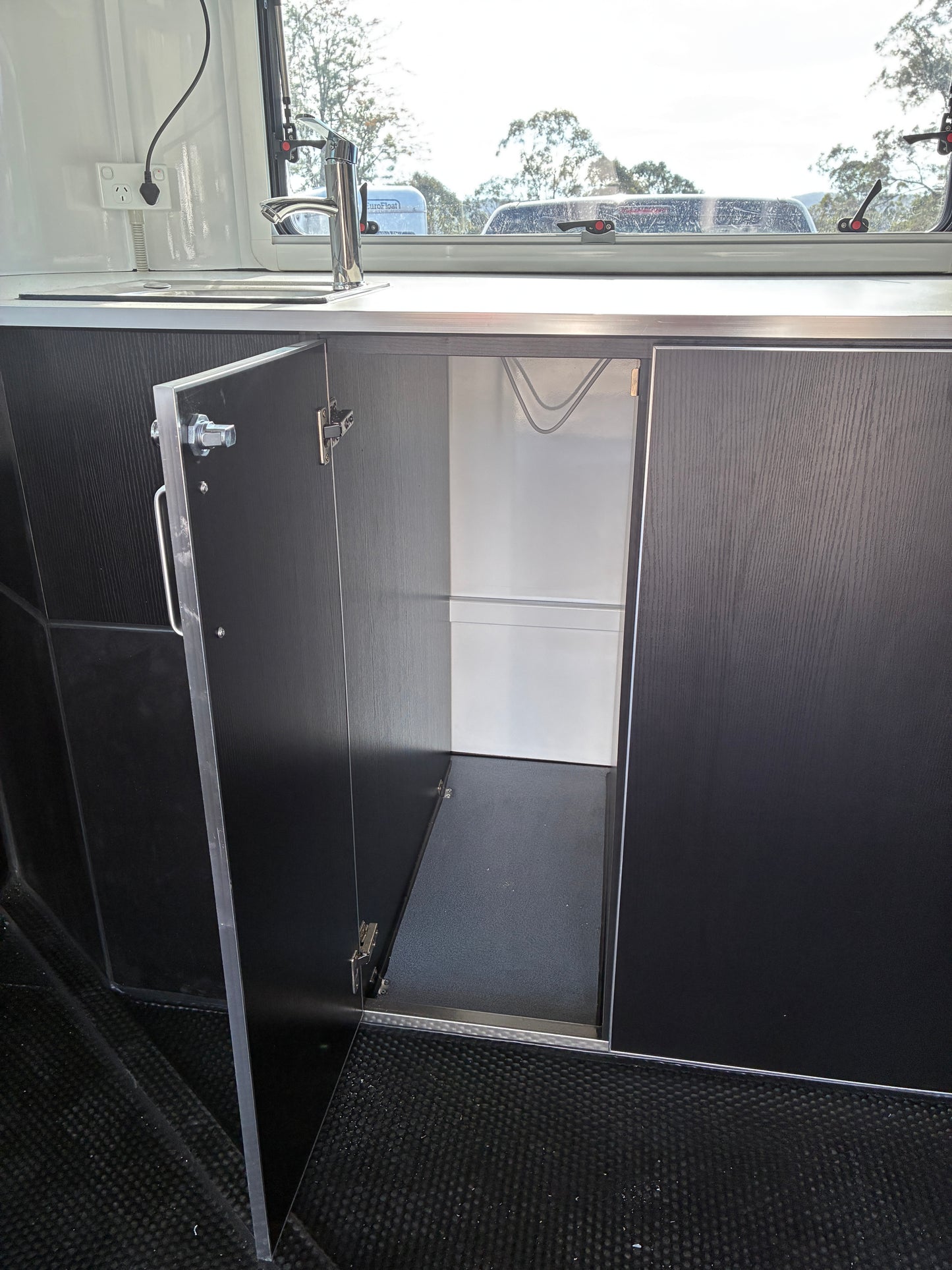 2HAL-L600 SN Prestige Series Deluxe Package