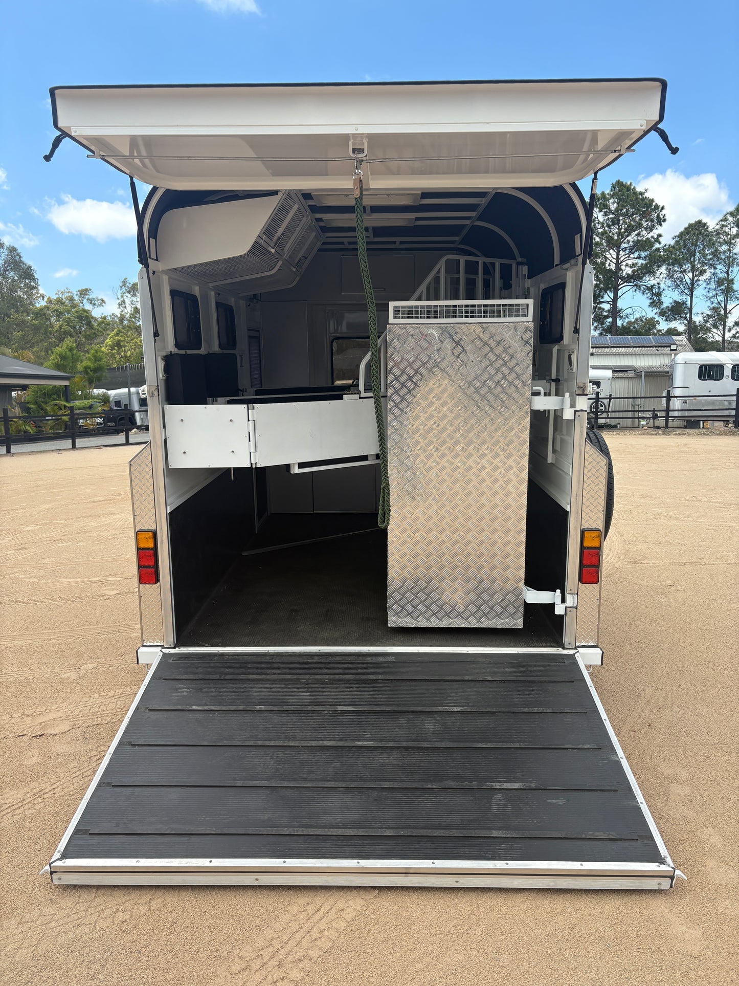 2HAL-L600 SN Classic Series Deluxe Package