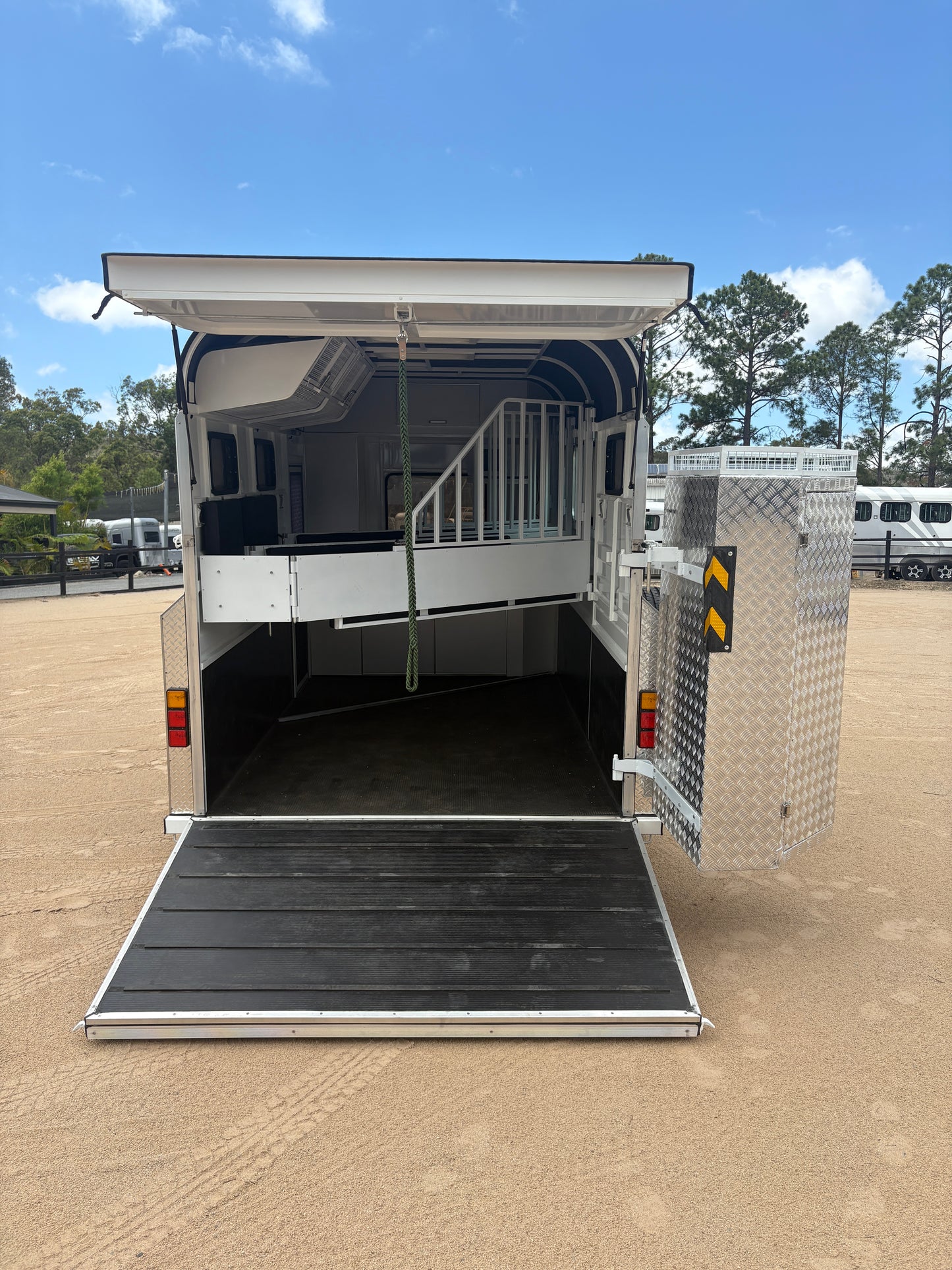 2HAL-L600 SN Classic Series Deluxe Package